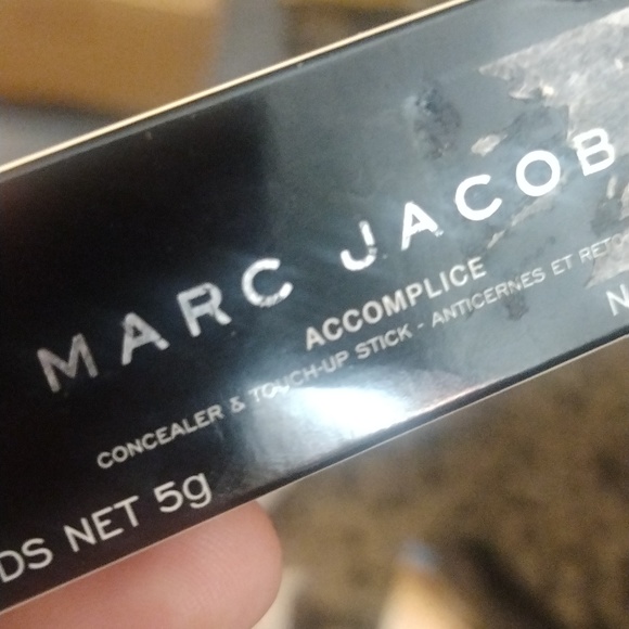 3/$20 NIB Marc Jacobs Accomplice concealer & touch-up stick - Picture 3 of 5